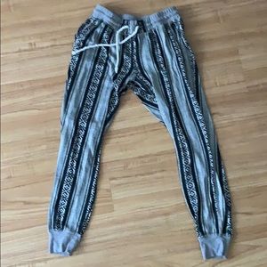 Patterned fitted sweats with pockets - M